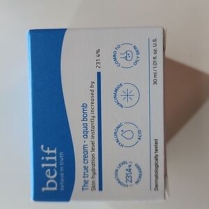 Belif Aqua Bomb Moisturizer - White and Blue